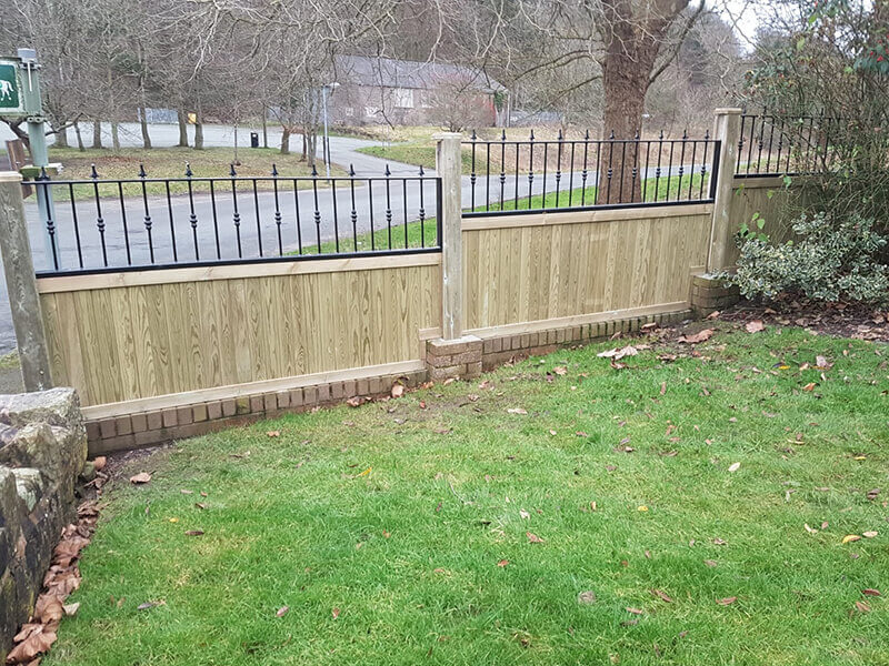 Fencing with railings