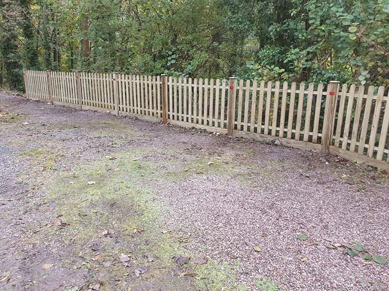 Picket fencing